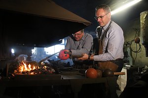 Kugeln gie&szlig;en f&uuml;r das 15. Indoor Kugelsto&szlig;en in Werther