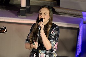 Die schottische Folkmusikerin Siobhan Miller und ihre Band begeisterten das Publikum in der Gottesackerkirche in Bad Langensalza 