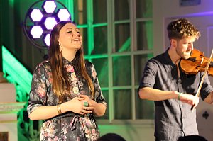 Die schottische Folkmusikerin Siobhan Miller und ihre Band begeisterten das Publikum in der Gottesackerkirche in Bad Langensalza 
