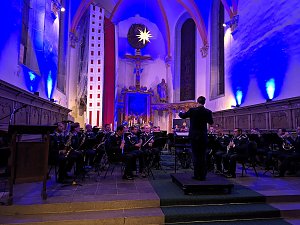 Eine besondere Kulisse f&uuml;r besondere Menschen: Vor 300 G&auml;sten fand in der Trinitatiskirche in Sondershausen das Benefizkonzert des Luftwaffenmusikkorps und die Ehrenamtsw&uuml;rdigung statt.