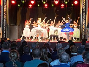 Tanzschule Radeva gastierte im Sondersh&auml;user Klubhaus Stocksen