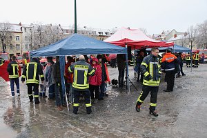 Das Friedenslicht aus Bethlehem wurde heute auf dem August-Bebel-Platz verteilt