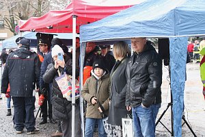 Das Friedenslicht aus Bethlehem wurde heute auf dem August-Bebel-Platz verteilt