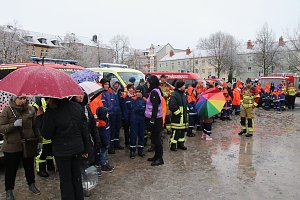 Das Friedenslicht aus Bethlehem wurde heute auf dem August-Bebel-Platz verteilt