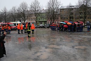 Das Friedenslicht aus Bethlehem wurde heute auf dem August-Bebel-Platz verteilt