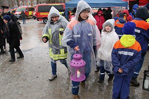 Das Friedenslicht aus Bethlehem wurde heute auf dem August-Bebel-Platz verteilt