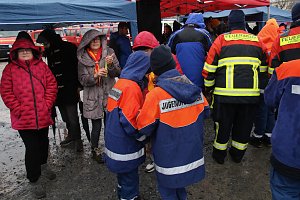 Das Friedenslicht aus Bethlehem wurde heute auf dem August-Bebel-Platz verteilt