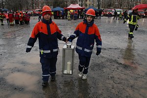 Das Friedenslicht aus Bethlehem wurde heute auf dem August-Bebel-Platz verteilt