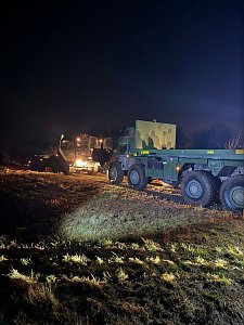 Unimog-Bergung auf schlammigem Weg
