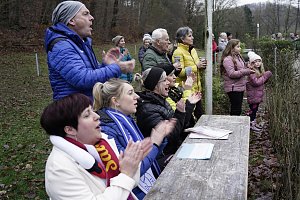 Traditionelles Anbaden im Neust&auml;dter Freibad bei f&uuml;nf Grad Wassertemperatur 