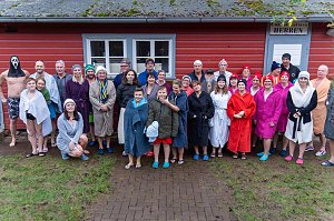 Traditionelles Anbaden im Neust&auml;dter Freibad bei f&uuml;nf Grad Wassertemperatur 