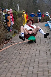 Traditionelles Anbaden im Neust&auml;dter Freibad bei f&uuml;nf Grad Wassertemperatur 