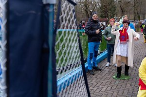 Traditionelles Anbaden im Neust&auml;dter Freibad bei f&uuml;nf Grad Wassertemperatur 