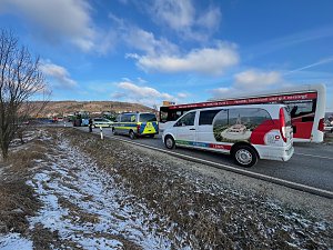  Landwirte mit ihren Maschinen blockieren die Bundesstra&szlig;e 4 bei Sondershausen