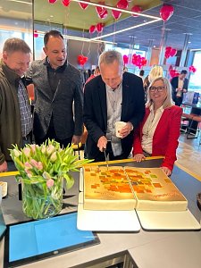 Kleine Er&ouml;ffnung am neuen Autohof Werther - Petra Hebig und ihr McDonalds wurden in Werther herzlich begr&uuml;&szlig;t