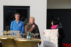 Der Neust&auml;dter Golfverein hat heute seine Indoor-Anlage eingeweiht