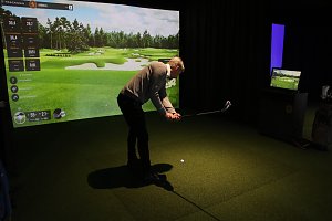 Der Neust&auml;dter Golfverein hat heute seine Indoor-Anlage eingeweiht