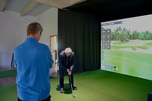 Der Neust&auml;dter Golfverein hat heute seine Indoor-Anlage eingeweiht