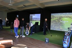Der Neust&auml;dter Golfverein hat heute seine Indoor-Anlage eingeweiht