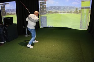 Der Neust&auml;dter Golfverein hat heute seine Indoor-Anlage eingeweiht