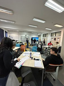  Bild(unterschrift): Studierende der Hochschule Nordhausen erforschen Konsumentenreaktionen auf Schokolade in Rum&auml;nien 