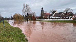 Hochwasser bei Sundhausen, Meldestufe 3 erreicht
