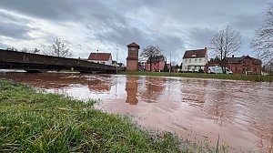 Hochwasser bei Sundhausen, Meldestufe 3 erreicht