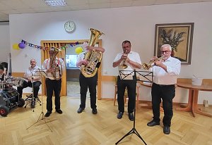 Alle Jahre wieder - die Rolandgruppe besuchte vor dem Fest auch den Ossietzky-Hof