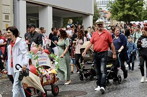 Gro&szlig;er festlicher Umzug zum 211. Brunnenfest in Bad Langensalza