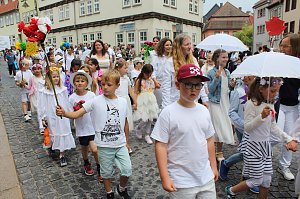Gro&szlig;er festlicher Umzug zum 211. Brunnenfest in Bad Langensalza