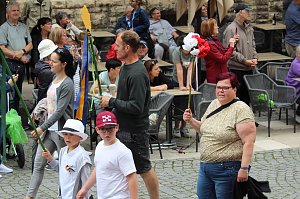 211. Brunnenfestumzug in Bad Langensalza mit vielen fr&ouml;hlichen Akteuren