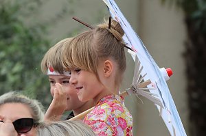 211. Brunnenfestumzug in Bad Langensalza mit vielen fr&ouml;hlichen Akteuren