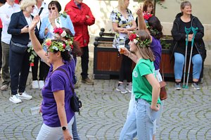 Teilnehmerinnen und Teilnehmer des Festumzuges zum 211. Brunnenfest in Bad Langensalza 