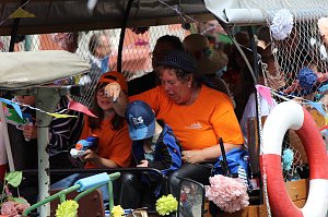 Teilnehmerinnen und Teilnehmer des Festumzuges zum 211. Brunnenfest in Bad Langensalza 