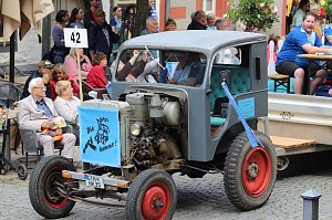 Teilnehmerinnen und Teilnehmer des Festumzuges zum 211. Brunnenfest in Bad Langensalza 