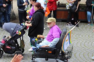 Teilnehmerinnen und Teilnehmer des Festumzuges zum 211. Brunnenfest in Bad Langensalza 