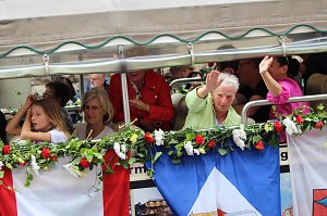 Teilnehmerinnen und Teilnehmer des Festumzuges zum 211. Brunnenfest in Bad Langensalza 