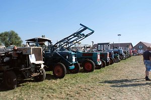 Motoren- und Maschinenschau zu Dreschfest in Sundhausen