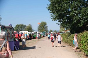 Motoren- und Maschinenschau zu Dreschfest in Sundhausen
