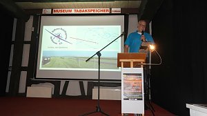 In die Wolken ging es symbolisch mit Dirk Freudenberg