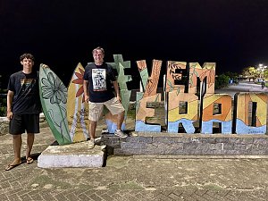 Weihnachtsgr&uuml;&szlig;e von Dr. Brandao mit Sohn aus Ubatuba (Brasilien) nach Bad Langensalza mit T-Shirts von Ghost Tatoo aus Bad Langensalza