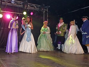 Fliederk&ouml;nigin gew&auml;hlt
