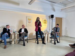 Wahlpodium mit Fragen der regionalen Wirtschaft