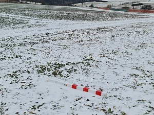 Besch&auml;digte Stra&szlig;ensperre bei Buchholz