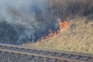 Feuer am Bahndamm bei Wollersleben und Wolkramshausen