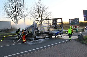 LKW brannte auf der Autobahn-Rastst&auml;tte