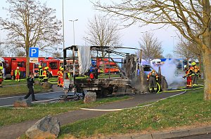 LKW brannte auf der Autobahn-Rastst&auml;tte
