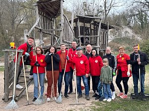 Gro&szlig;er Fr&uuml;hjahrsputz mit den FKK Wipperveilchen im Stadtpark in Bad Frankenhausen