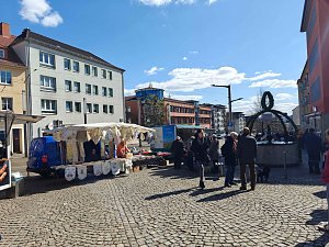 Fr&uuml;hlingsmarkt auf dem Rathausplatz in Nordhausen