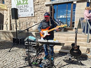 Fr&uuml;hlingsmarkt auf dem Rathausplatz in Nordhausen